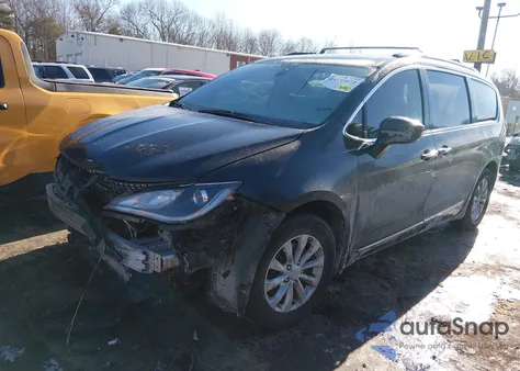 2019 Chrysler Pacifica Touring L z USA, uszkodzony, nr VIN 2C4RC1BG1KR576963